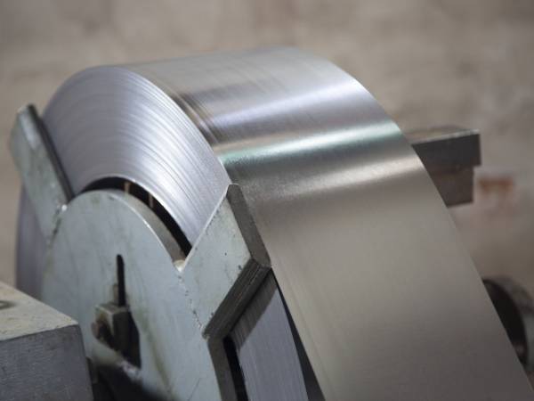 Decoil the packed steel sheet coil.