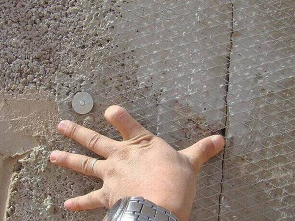 Expanded metal lath concrete wall plastering