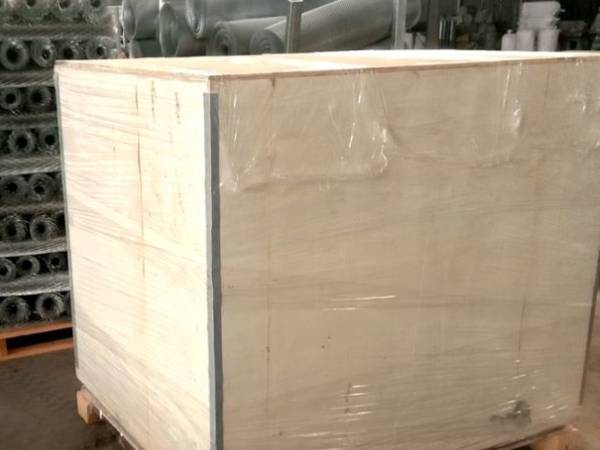 Expanded metal lath with wood case packing