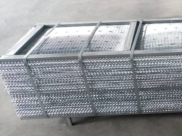 Expanded metal lath with steel pallet packing