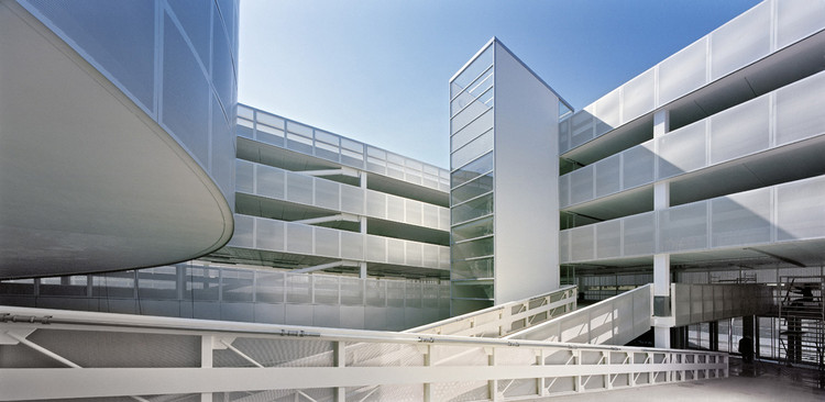 Veranda car park / Paul de Ruiter Architects | ArchDaily